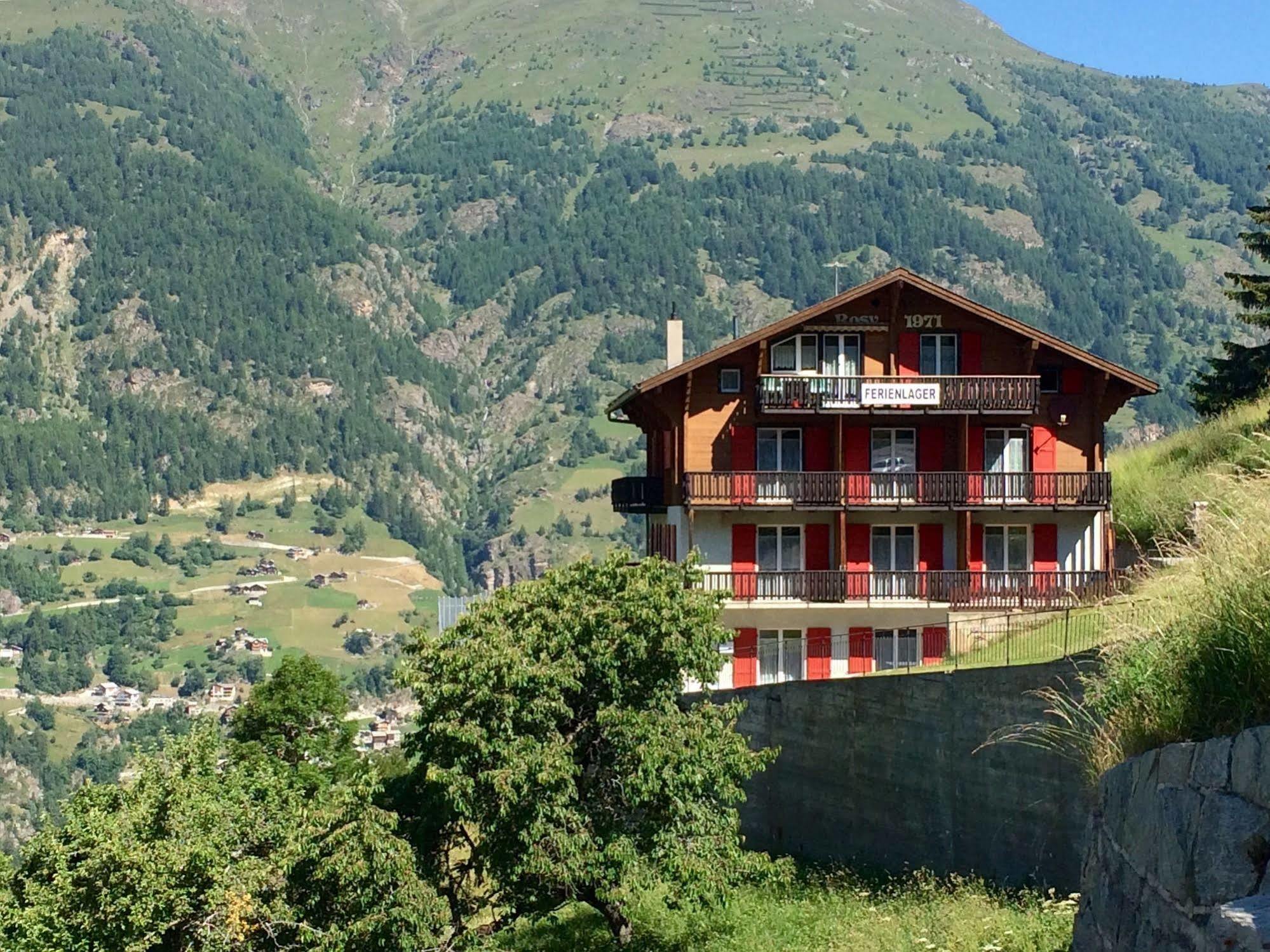 Gruppenhaus Rosy Hostel Grächen Екстериор снимка